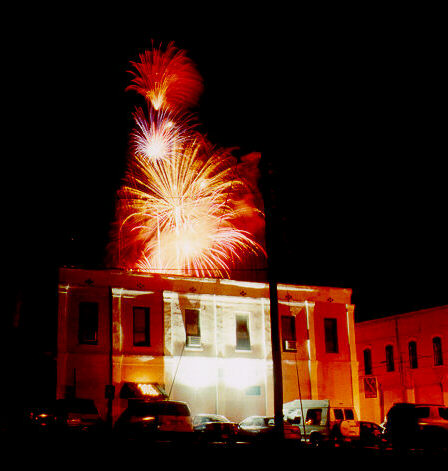 [Fireworks over Tattersalls in Conyers - July 2000]